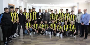 Bayburt Belediyespor U17 liginde şampiyon oldu