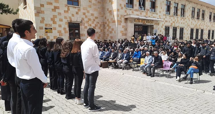 Bayburt Lisesi’nde Birinci Bahar Şenlikleri