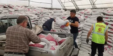 Büyükşehir'den çiftçilere yüzde 50 hibeli gübre dağıtımı sürüyor