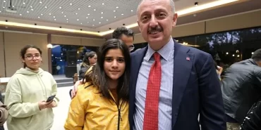 Depremzede öğrencilere tablet hediye edildi