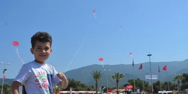 Menderes'in Uçurtmaları Bu kez Samandağlı Çocuklar için Göklerde…