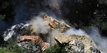 Şehri tehdit eden dev kayalar tehlike olmaktan çıktı
