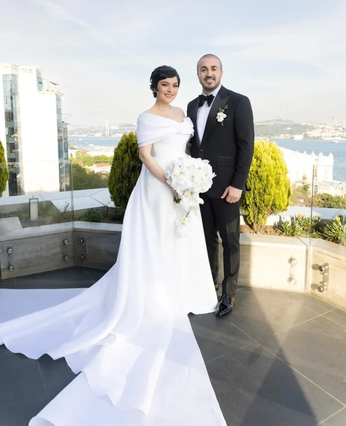 Ünlü oyuncu Ezgi Mola, Mustafa Aksakallı Evlendi…