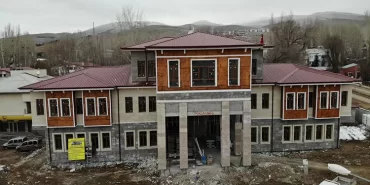 Vali Epcim, Aydıntepe’de yapımı devam eden kaymakamlık binasını gezdi