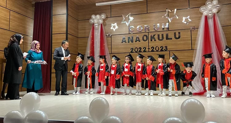 Çoruh Anaokulu Öğrencileri Yıl Sonu Gösterilerini Sergiledi