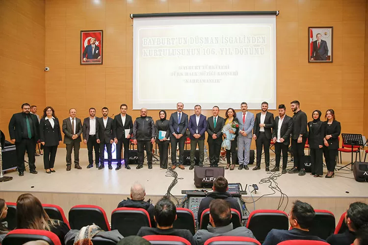 Bayburt Üniversitesi Kurtuluşun 106. Yılını Türkülerle Kutladı