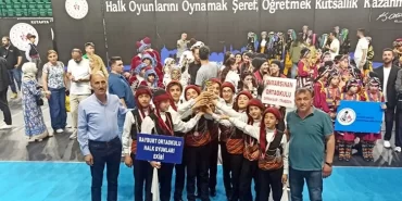 Bayburt Ortaokulu Halk Oyunlarında Türkiye Üçüncüsü!