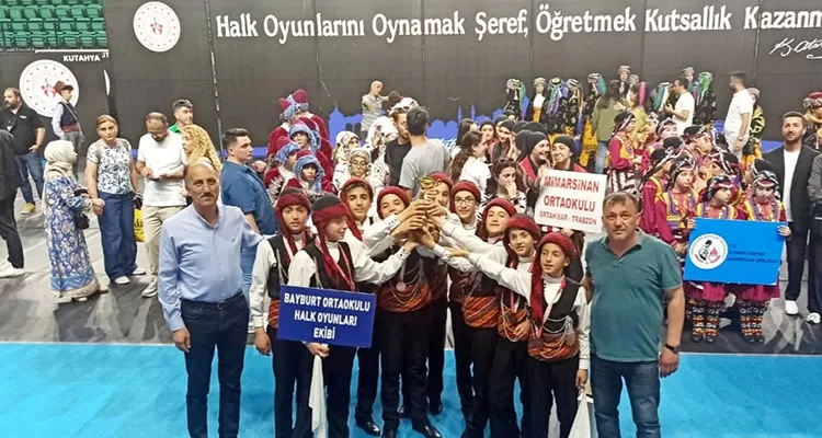 Bayburt Ortaokulu Halk Oyunlarında Türkiye Üçüncüsü!