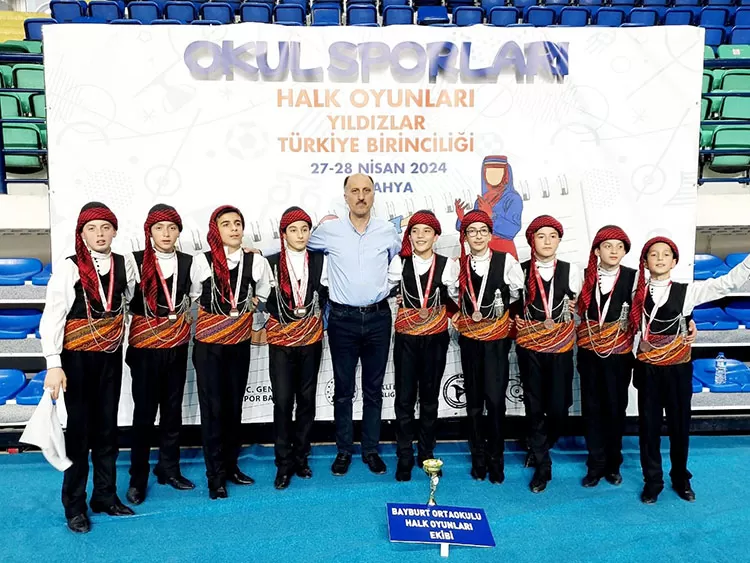 Bayburt Ortaokulu Halk Oyunlarında Türkiye Üçüncüsü!