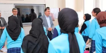 Bayburt Valisi Eldivan, 15 Temmuz Kız İmam Hatip Ortaokulu'nu Ziyaret Etti