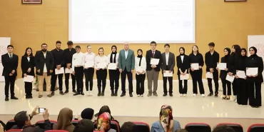 Bayburt'ta Liseler Arası Şiir Dinletisi Kalpleri Isıttı