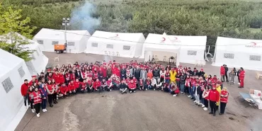 Vali Eldivan, Bayburt Genç Kızılay Bölge Kampında Gençlerle Buluştu