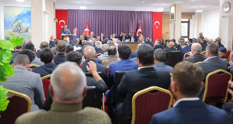 Vali Eldivan Köy Muhtarlarıyla Buluştu: "Göçü Durdurmak İçin Köylere Yatırım Yapıyoruz"