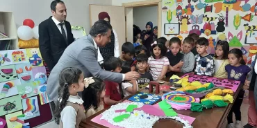 Bayburt Mutlu Köyü İlkokulu'nda Görsel Sanatlar Sergisi Açıldı