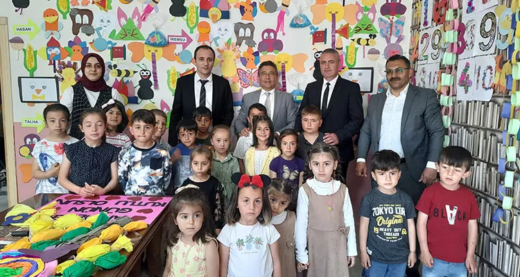 Bayburt Mutlu Köyü İlkokulu'nda Görsel Sanatlar Sergisi Açıldı