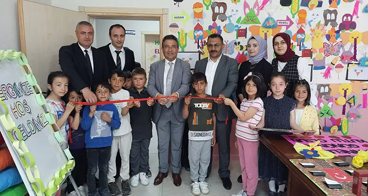 Bayburt Mutlu Köyü İlkokulu'nda Görsel Sanatlar Sergisi Açıldı