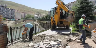 Bayburt Rabia Kadıoğlu Parkı Yenileniyor, Yürüyüş Yolu Andazit Taş ile Kaplanacak!