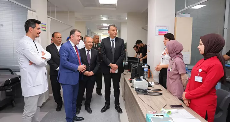 Bayburt Valisi Eldivan, Bayramda Hastaları ve Sağlık Çalışanlarını Unutmadı!
