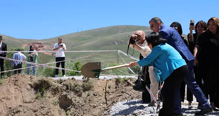 Bayburt'ta Baksı Hüsame Köklü Kadın Eğitim Merkezi'nin Temeli Atıldı