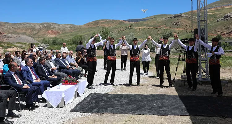 Bayburt'ta Baksı Hüsame Köklü Kadın Eğitim Merkezi'nin Temeli Atıldı