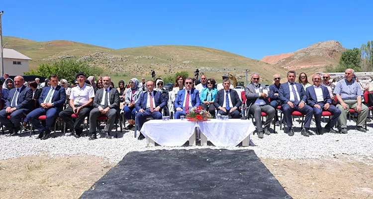 Bayburt'ta Baksı Hüsame Köklü Kadın Eğitim Merkezi'nin Temeli Atıldı