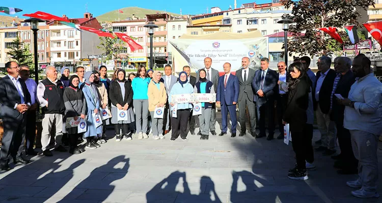 Bayburt'ta Bir Bilenle Bilge Nesil Projesi Ödül Töreni ile Gençler Ödüllendirildi
