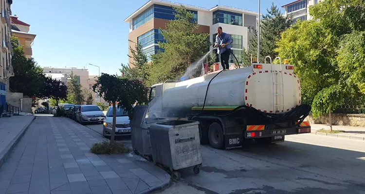 Bayburt'ta Çöp Konteynerleri Dezenfekte Edilerek Şehir Temizliği Artıyor!