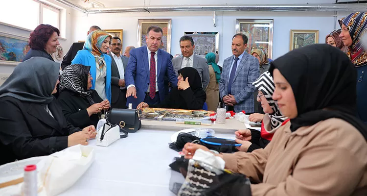 Bayburt'ta Hayat Boyu Öğrenme Haftası'nda Yıl Sonu Sergisi Açıldı