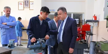 Eğitime Tam Destek: Vali Eldivan, Bayburt Mesleki ve Teknik Anadolu Lisesi'ni Ziyaret Etti