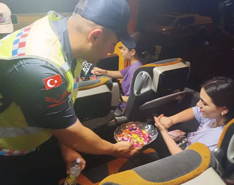 Gümüşhane'de Trafik Jandarma'dan Bayram Trafiği Uyarısı, Yola Odaklan, Yolun Sonu Bayram Olsun!