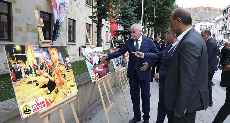 Bayburt'ta 15 Temmuz'un Kahramanlık Hikayesi Fotoğraflarla Canlandı!
