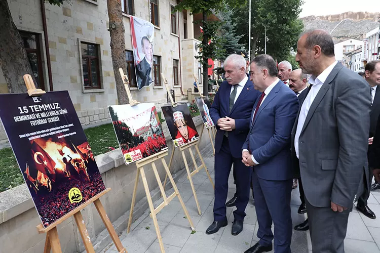 Bayburt'ta 15 Temmuz'un Kahramanlık Hikayesi Fotoğraflarla Canlandı!