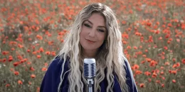 Zeynep Avcı'ndan Barış Manço'ya Saygı Dolu 'Hal Hal' Şarkısı Yorumu