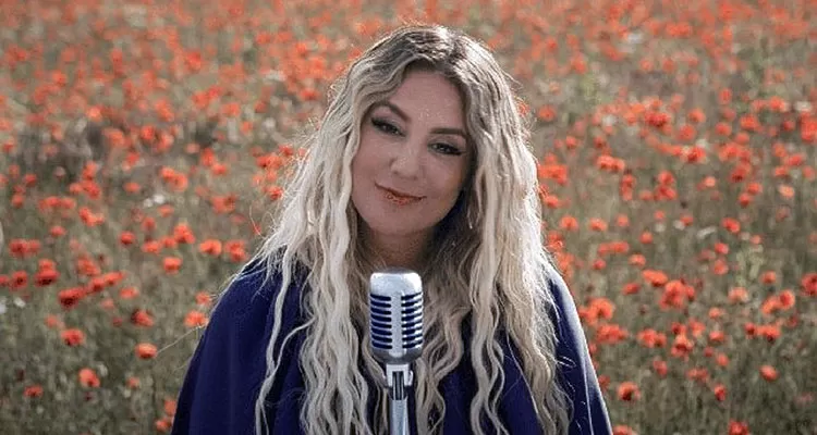 Zeynep Avcı'ndan Barış Manço'ya Saygı Dolu 'Hal Hal' Şarkısı Yorumu