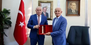 Başkan Yusuf Ziya Yılmaz Bayburt Belediyesini Ziyaret Etti