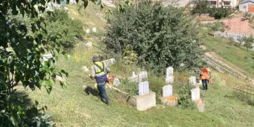 Bayburt Belediyesi, Mezarlık ve Türbelerde Temizlik Gerçekleştiriyor