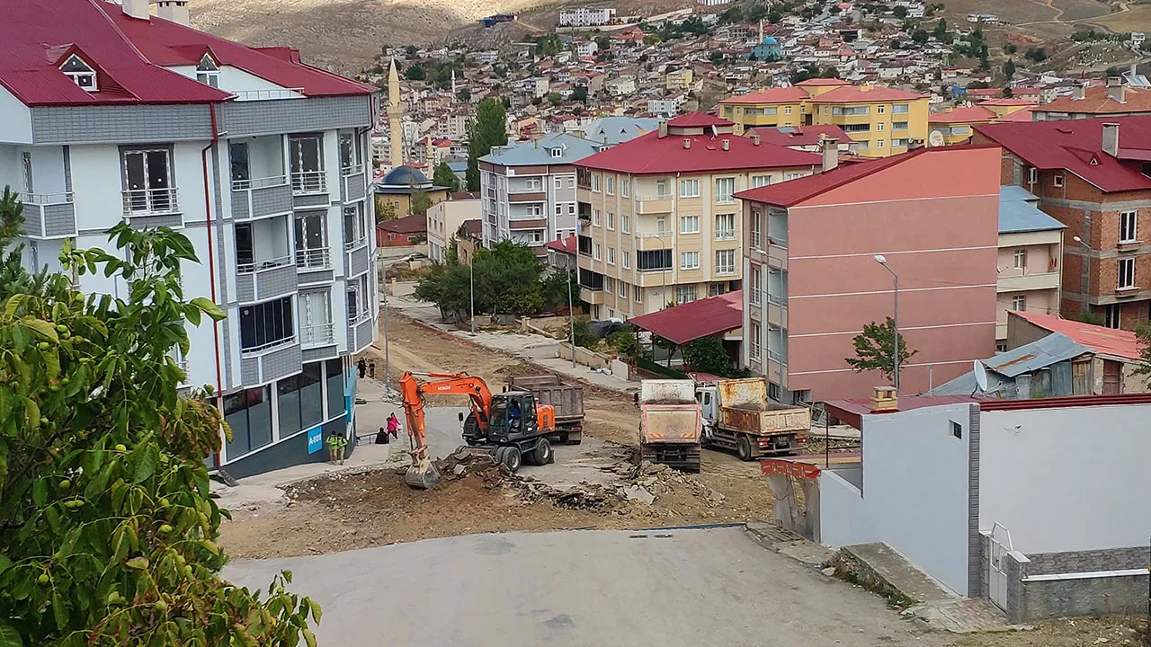 Bayburt Esentepe Mahallesi'nde Yol Yapımında Son Durum