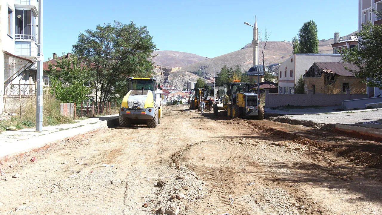 Bayburt Esentepe Mahallesi'nde Yol Yapımında Son Durum