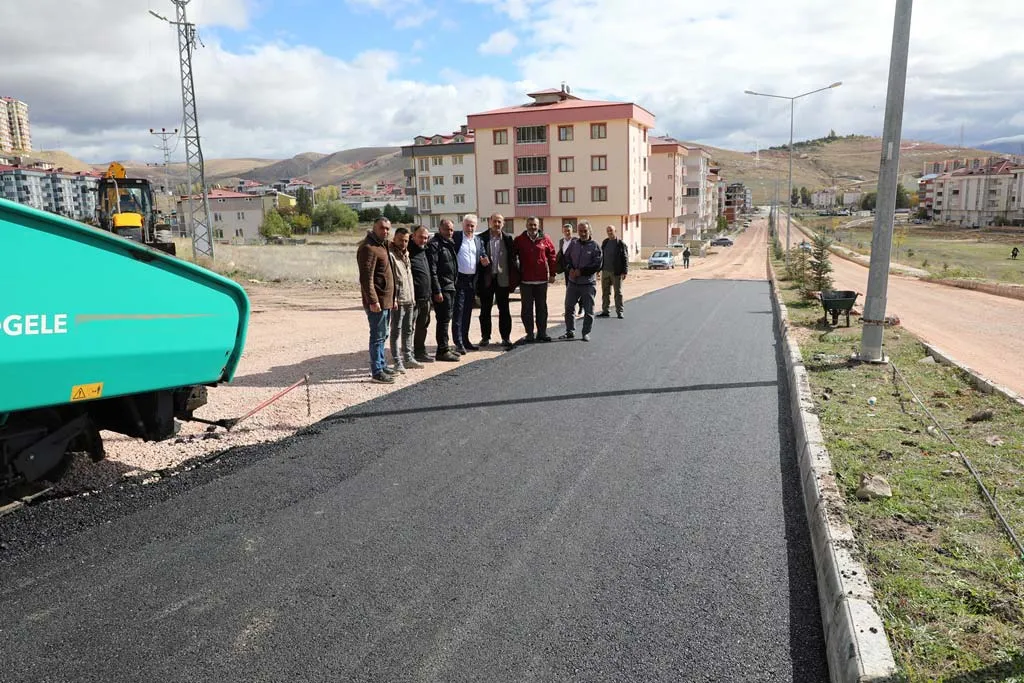 Bayburt Belediyesi'nden Kış Öncesi Yollarda Yoğun Asfalt Çalışması