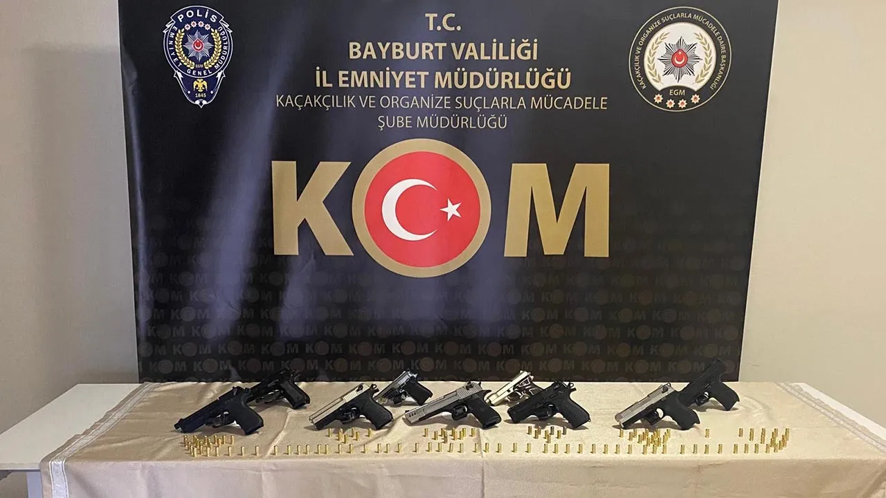 Bayburt Emniyeti, 9 Adet Tabanca Ele Geçirdi
