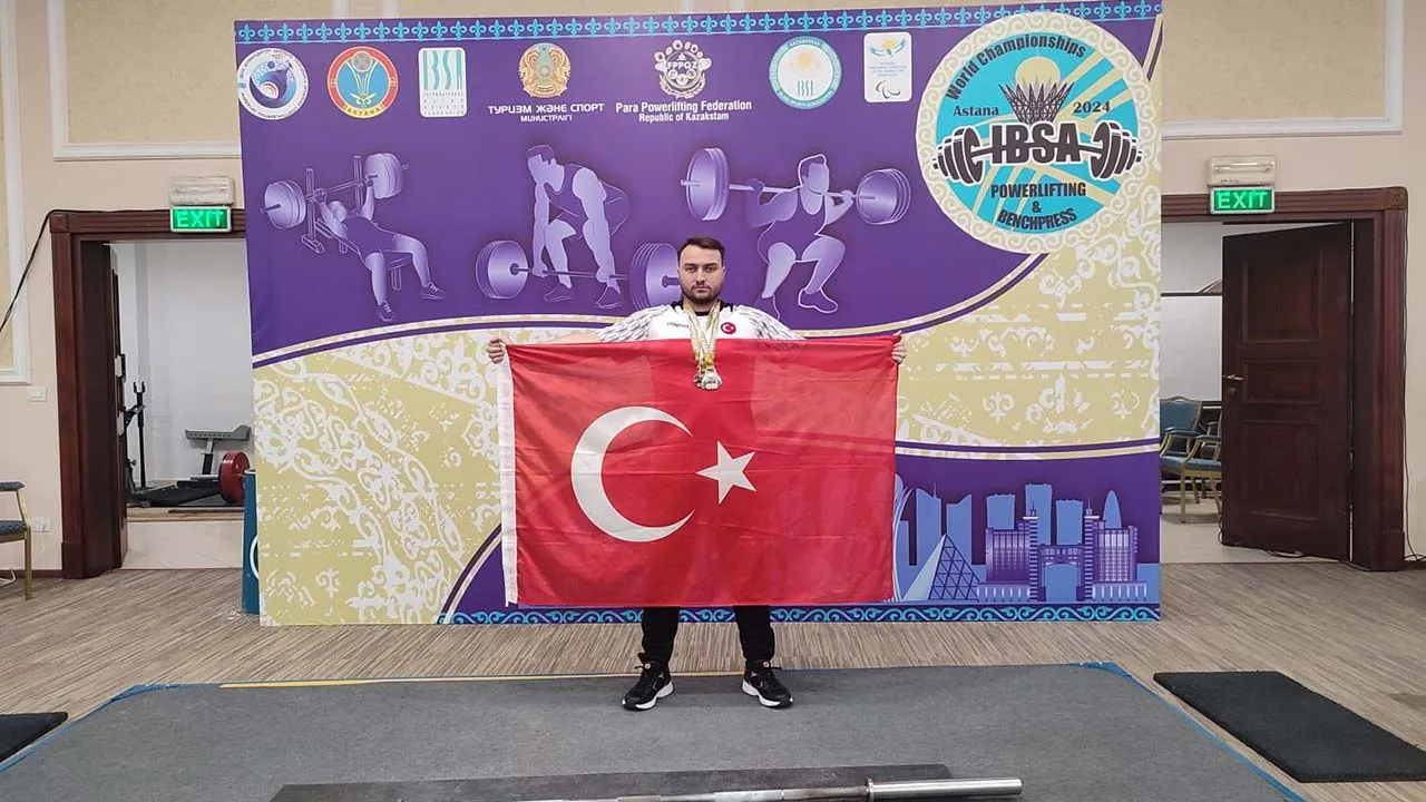 Bayburt Üniversitesi'nden Muhammet Şimşek, Halterde Dünya İkincisi Oldu