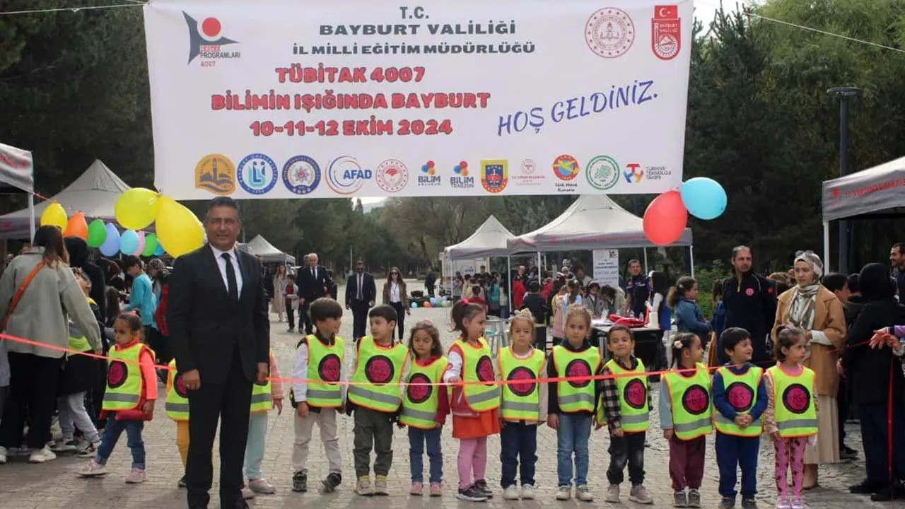 Bayburt'ta Bilim Şenliği: Gençler Bilimle Buluştu