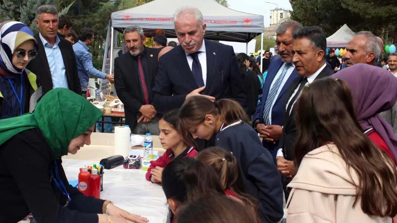 Bayburt'ta Bilim Şenliği: Gençler Bilimle Buluştu