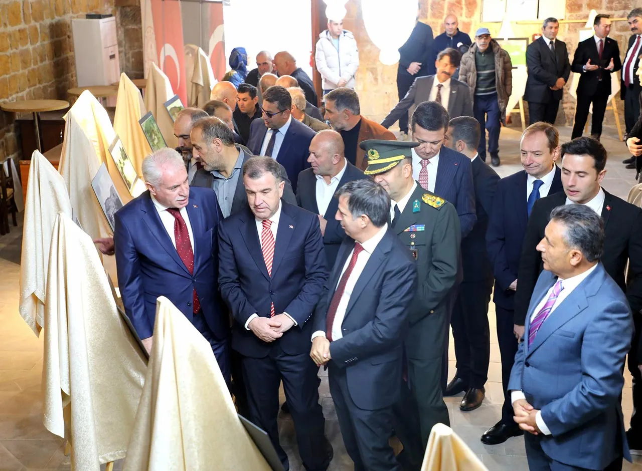 Bayburt'ta Cumhuriyet Konulu Resim Sergisi Açıldı