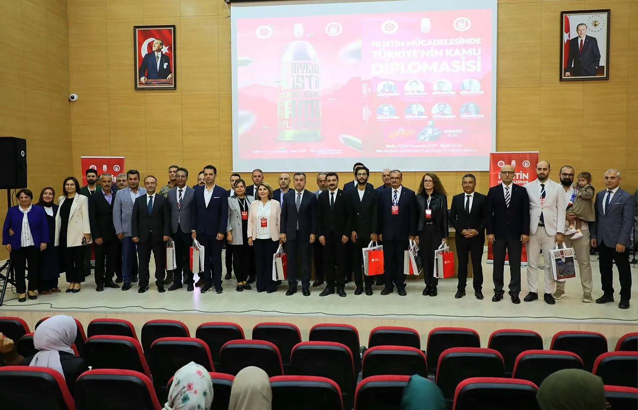 Bayburt'ta Filistin Mücadelesi'nde Türkiye'nin Kamu Diplomasisi Konuşuldu