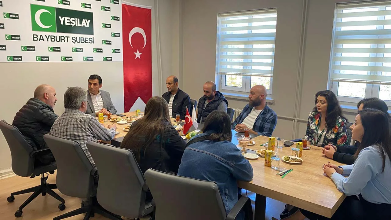 Yeşilay Bayburt'ta Basınla Buluştu, Bağımlılıkla Mücadeleye Dikkat Çekildi