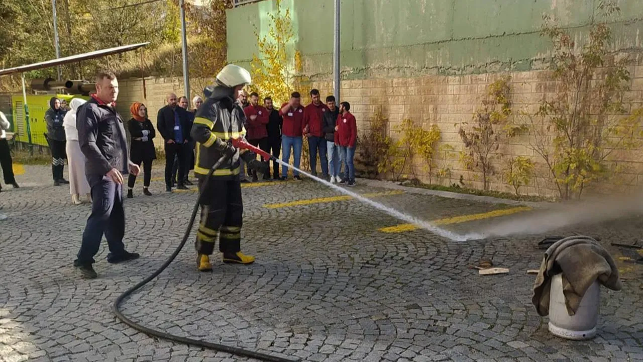 Bayburt Diş Hastanesi Yangın Tatbikatı: Personel Bilinçlendirildi
