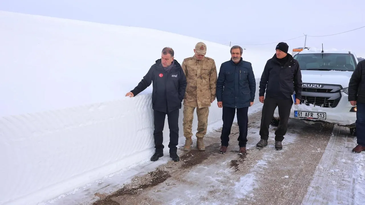 Bayburt Valisi Mustafa Eldivan, Kar Temizleme Çalışmalarını Yerinde İnceledi