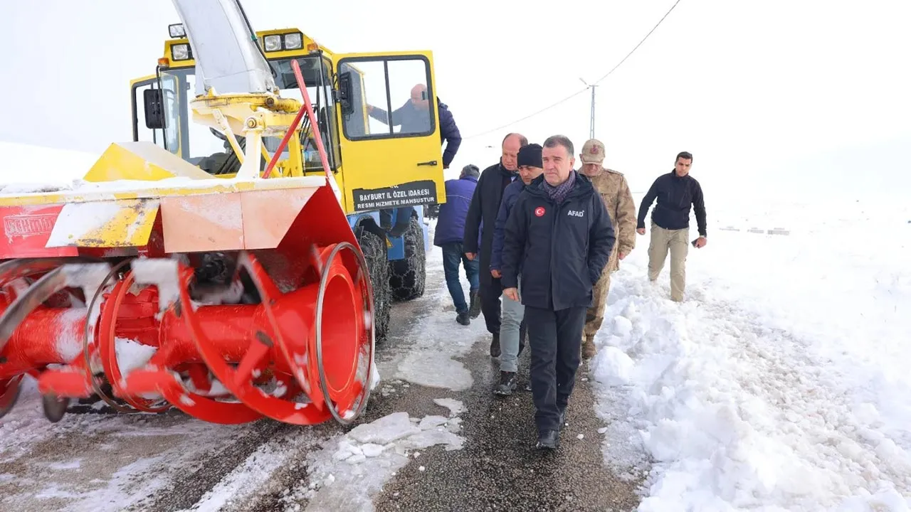 Bayburt Valisi Mustafa Eldivan, Kar Temizleme Çalışmalarını Yerinde İnceledi
