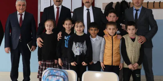 Artvin Valisi Ergün’den köy ziyareti